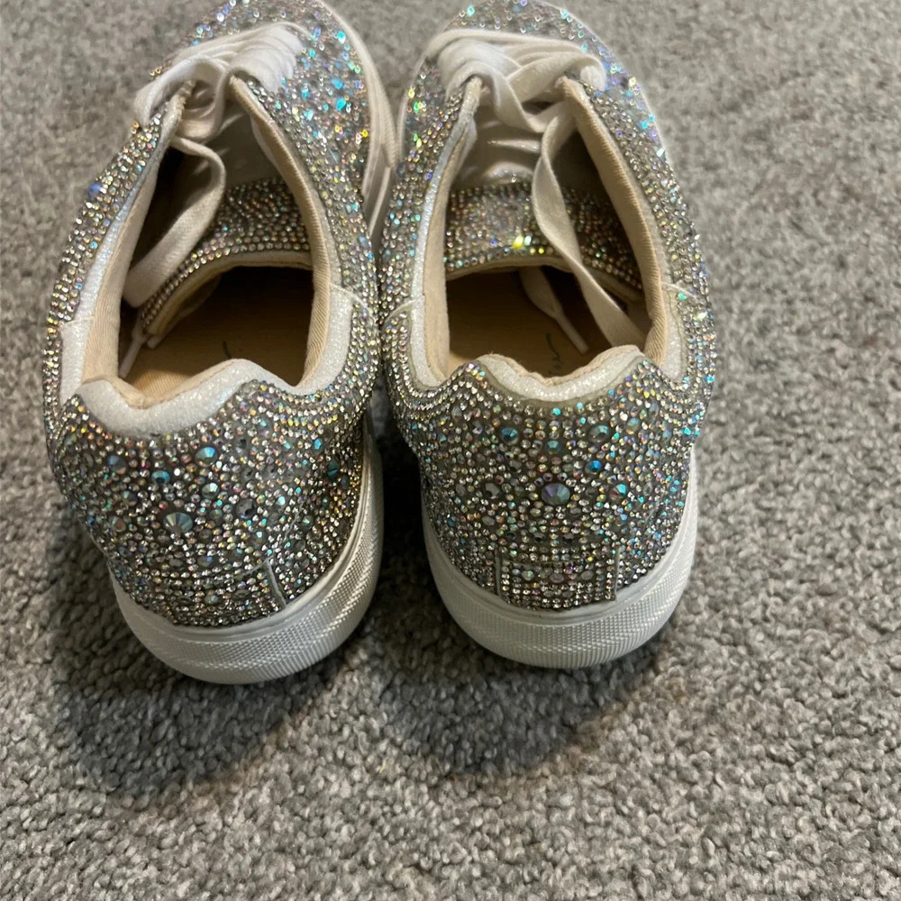 Betsey Johnson Sidny Rhinestone Platform Sneakers Womens 8.5 Silver Iridescent